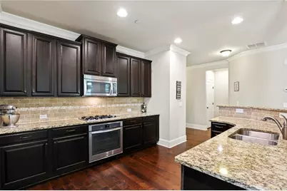 7540 Glisten Avenue, Sandy Springs, GA 30328 - Photo 5