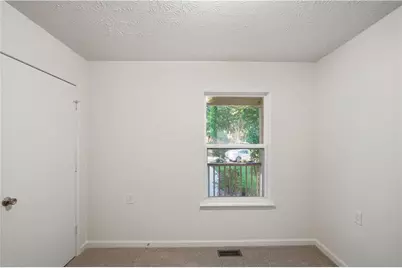 1668 Oak Knoll Circle SE, Atlanta, GA 30315 - Photo 9