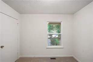 1668 Oak Knoll Cir SE, Atlanta, GA 30315 - Photo 9