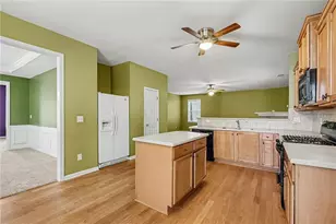 925 Liberty Ives Dr, Auburn, GA 30011 - Photo 9