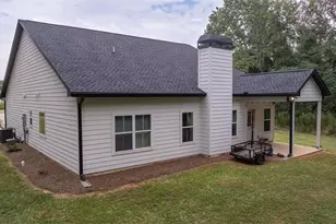 212 Live Oak Ln, Comer, GA 30629 - Photo 3