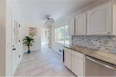 304 W Lakeshore Drive, Carrollton, GA 30117 - Photo 7