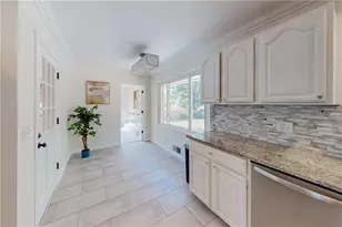 304 W Lakeshore Dr, Carrollton, GA 30117 - Photo 7