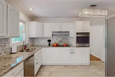 304 W Lakeshore Drive, Carrollton, GA 30117 - Photo 5