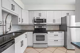 1021 Riverbend Club Dr SE, Atlanta, GA 30339 - Photo 11
