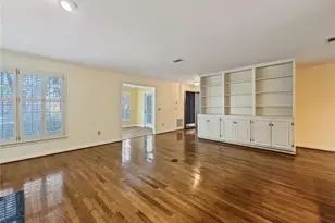 306 Bainbridge Dr, Sandy Springs, GA 30327 - Photo 11