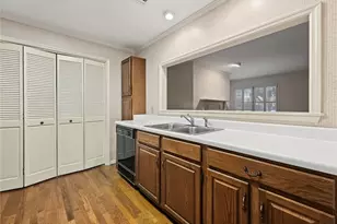 306 Bainbridge Dr, Sandy Springs, GA 30327 - Photo 17
