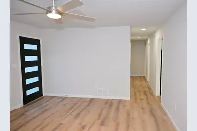 586 E Glochester Place NW, Norcross, GA 30071 - Photo 3