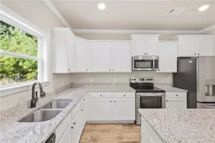 275 Huntington Manor Ct, Cornelia, GA 30531 - Photo 5