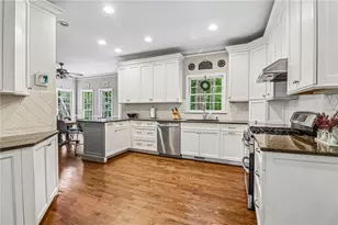 415 Holly Stream Trail, Roswell, GA 30075 - Photo 9