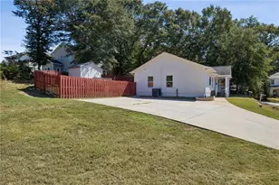112 E Stephens St, Winder, GA 30680 - Photo 5