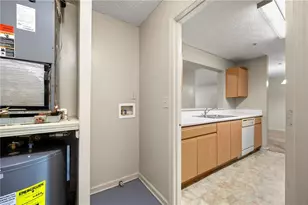 9202 Fairington Ridge Cir, Lithonia, GA 30038 - Photo 11