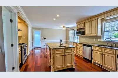 325 Lakeshore Drive NE, Marietta, GA 30067 - Photo 9