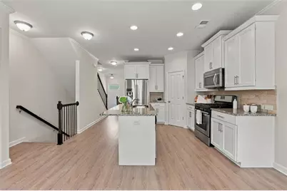 7430 Highland Bluff, Sandy Springs, GA 30328 - Photo 9