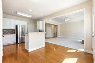 384 Cherry Tree Ln, Marietta, GA 30066 - Photo 7