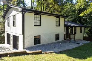 567 Woodland Ln, Lawrenceville, GA 30043 - Photo 3