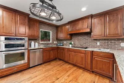 18 Basswood Circle, Sandy Springs, GA 30328 - Photo 9