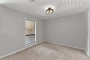 8740 Roswell Rd, Sandy Springs, GA 30350 - Photo 9