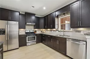7810 St Charles Square, Roswell, GA 30075 - Photo 7