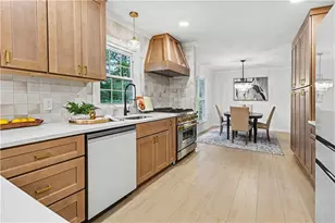 1498 Meadowcreek Ct, Dunwoody, GA 30338 - Photo 5