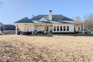 410 Caldwell Ln, Hoschton, GA 30548 - Photo 3