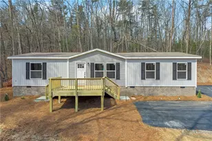 136 Poplar Dr, Dawsonville, GA 30534 - Photo 1