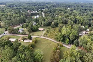 7578 Bates Dr, Alpharetta, GA 30004 - Photo 3