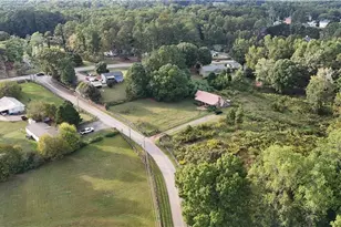 7578 Bates Dr, Alpharetta, GA 30004 - Photo 5