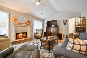 405 Jordan Ln, Locust Grove, GA 30248 - Photo 5