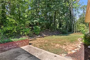 1063 Lakeshore Dr, Gainesville, GA 30501 - Photo 9