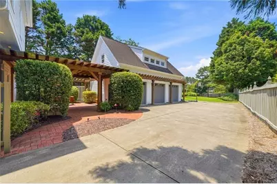 3901 Hazelhurst Drive, Marietta, GA 30066 - Photo 5