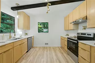 411 Hunters Ln, Woodstock, GA 30189 - Photo 5
