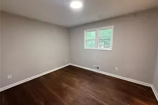 3229 Vanderbilt Ln NW, Atlanta, GA 30318 - Photo 17