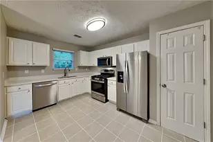 2980 Arden Ridge Dr, Suwanee, GA 30024 - Photo 5