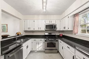 1500 Oakridge Ct, Decatur, GA 30033 - Photo 3