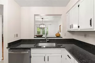 1500 Oakridge Ct, Decatur, GA 30033 - Photo 5