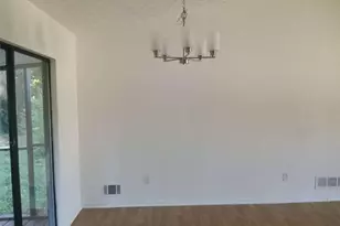 10386 Wisteria Ln, Jonesboro, GA 30238 - Photo 5