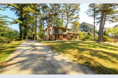 462 Emily Drive SW, Lilburn, GA 30047 - Photo 3
