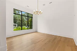 4550 Jolyn Pl, Sandy Springs, GA 30342 - Photo 9