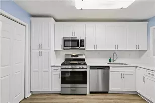 402 Dunbar Dr, Atlanta, GA 30338 - Photo 9