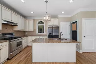 405 Island Cove Dr, Newnan, GA 30263 - Photo 13