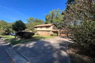 3059 Sorrento Circle, Atlanta, GA 30331 - Photo 3