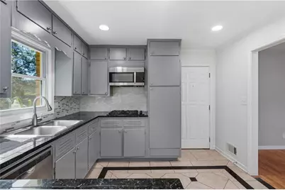 2741 Elkhart Circle SW, Marietta, GA 30064 - Photo 5