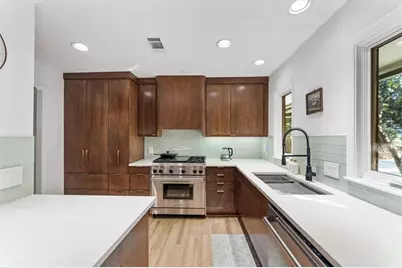 892 Castle Falls Drive NE, Atlanta, GA 30329 - Photo 9