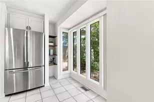 8555 Colony Club Dr, Alpharetta, GA 30022 - Photo 11