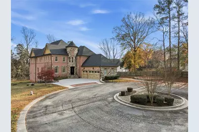 7611 Regency Circle, Sandy Springs, GA 30350 - Photo 5