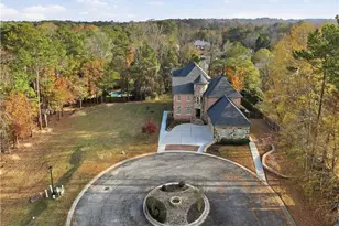 7611 Regency Cir, Sandy Springs, GA 30350 - Photo 9