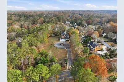 7611 Regency Circle, Sandy Springs, GA 30350 - Photo 11