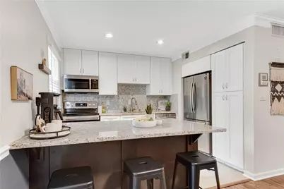6700 Roswell Road #15D, Sandy Springs, GA 30328 - Photo 9