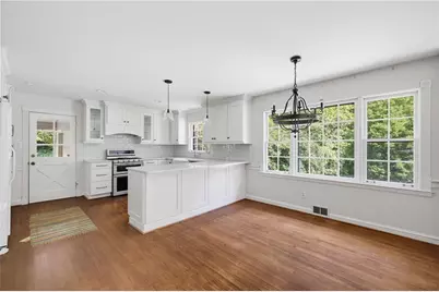 5715 Lake Island Drive, Sandy Springs, GA 30327 - Photo 11